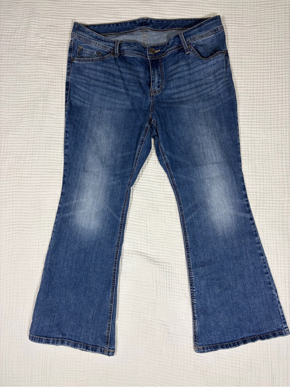 Torrid Luxe Slim Bootcut Jeans Mid Rise Medium Wash Blue Faded Whiskered Sz 16S